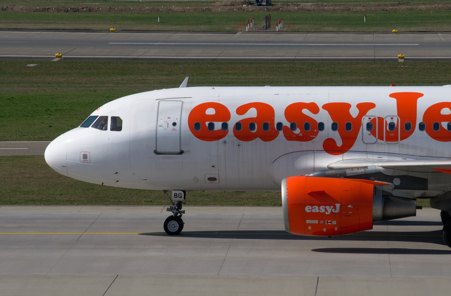 Easy Jet flight from Lanzarote ask 20 passengers to leave the plane as it's too heavy to take off