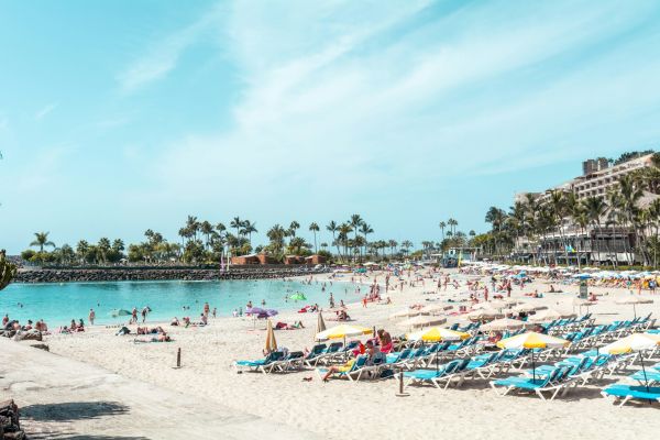 The Canary Islands welcomes more than 1 million visitors 14 months in a row.