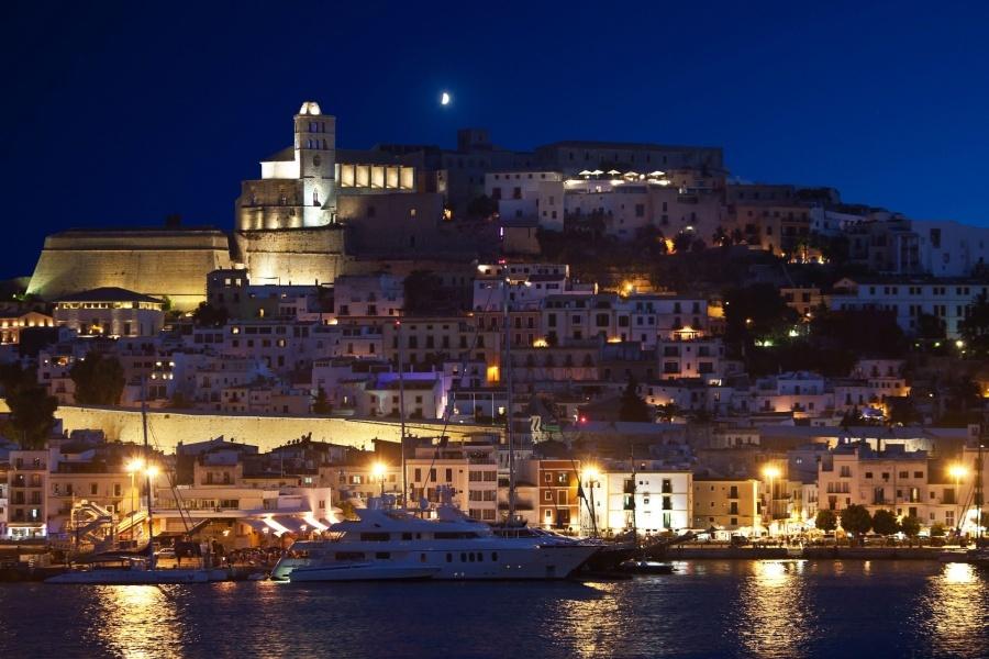 ibiza-town-by-night_5_l