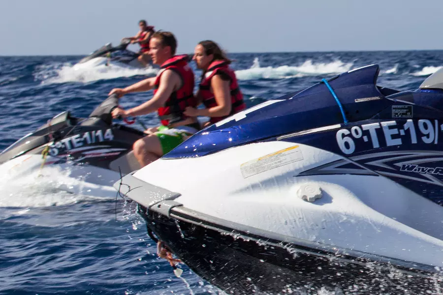 jet-ski-caleta-de-fsute