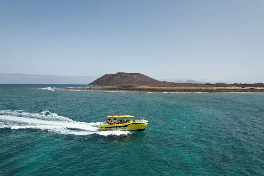 yellow-taxi-boat-to-los-lobos-2